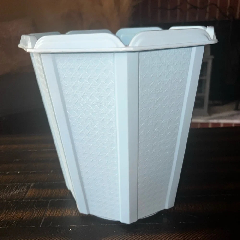 Vintage Rubbermaid Wastebasket Trash Can Blue #2945 Basket Weave Octagon 80's.